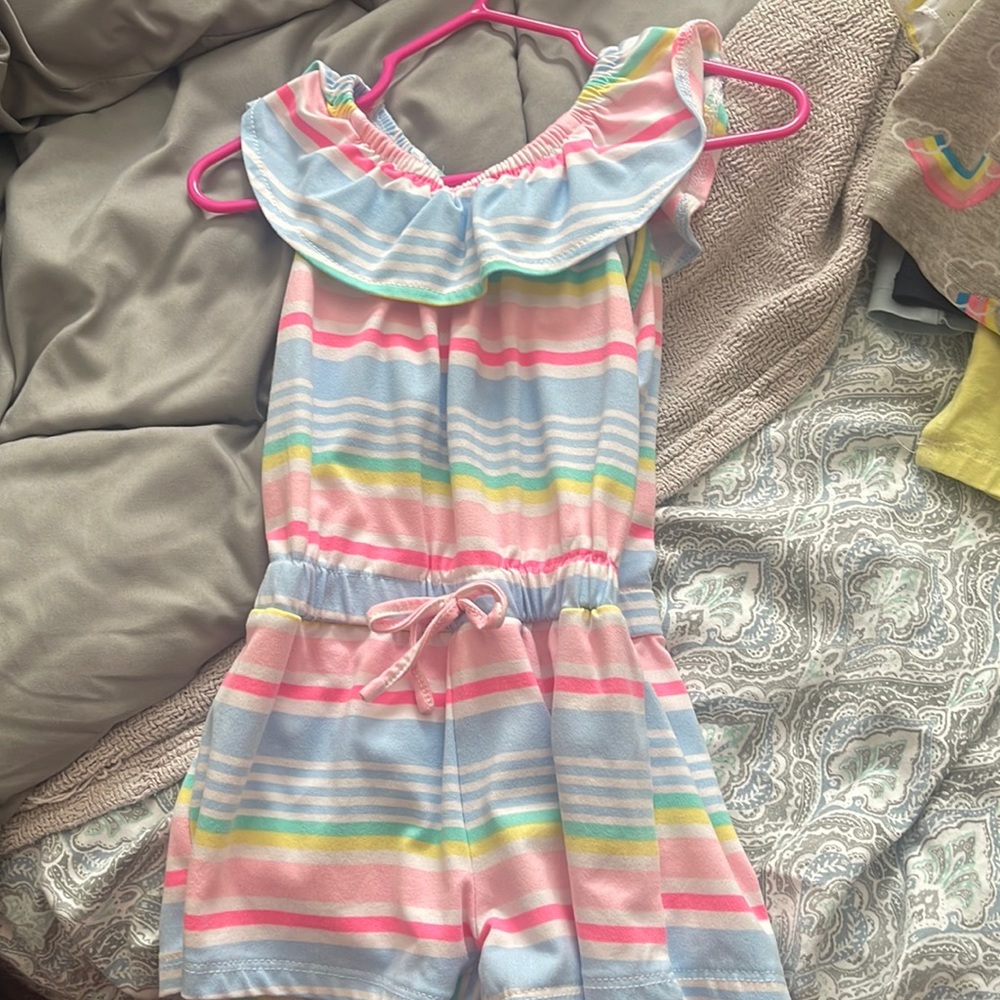 One piece jumper. Short sleeves